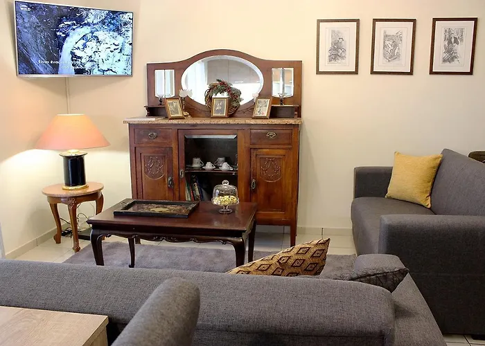 Alkinoos -inspiring Living In Meteora -3bd カランバカ